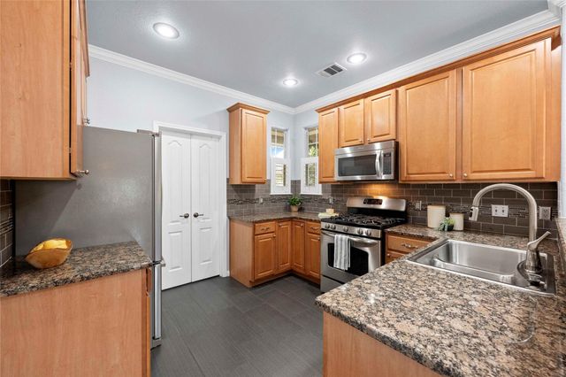 6704 Menchaca RD 29, Austin, TX 78745