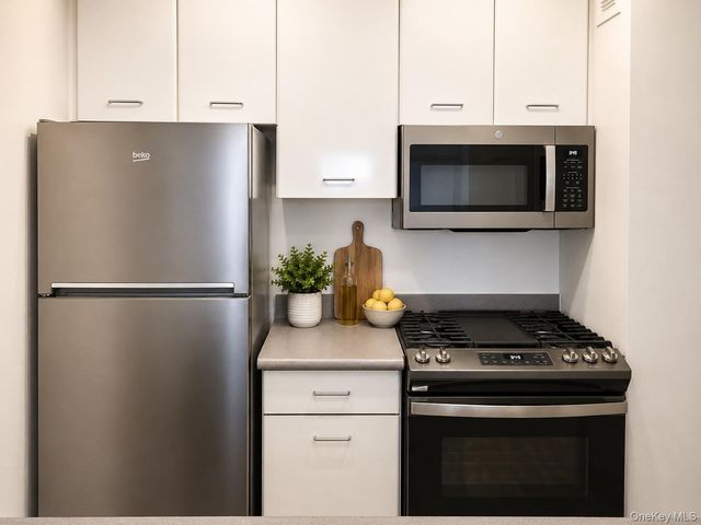 4 Martine Avenue 1212, White Plains, NY 10606