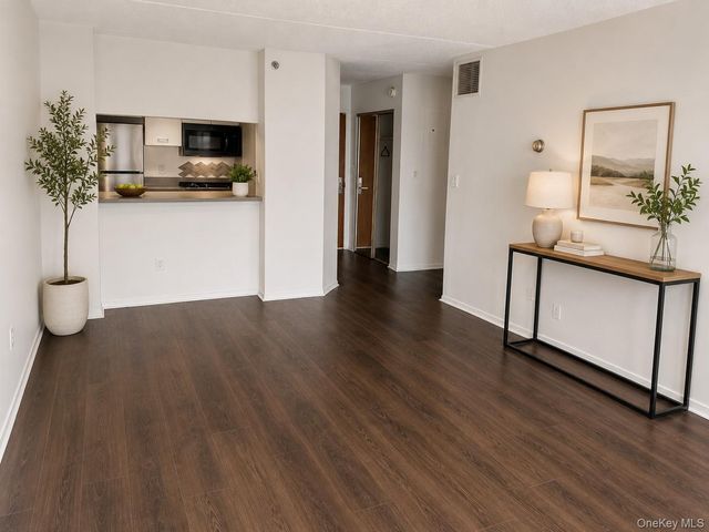 4 Martine Avenue 1212, White Plains, NY 10606