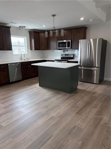 209 W 2nd Street, Creighton, MO 64739