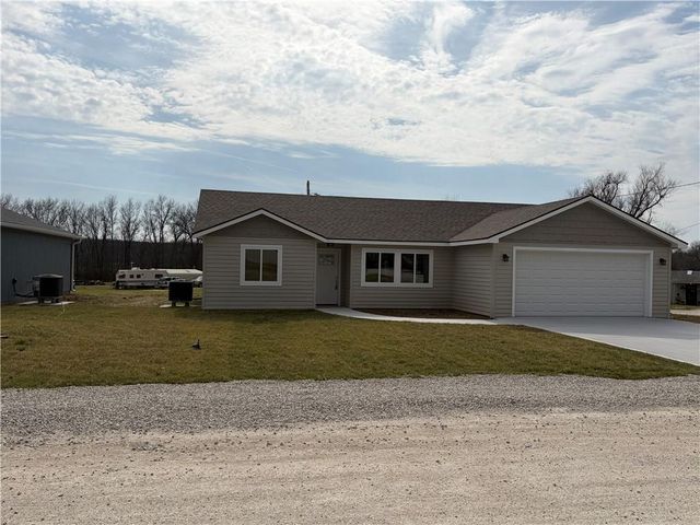 209 W 2nd Street, Creighton, MO 64739