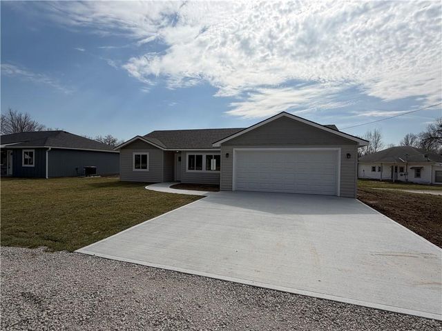 209 W 2nd Street, Creighton, MO 64739