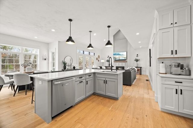 401 South Street, Foxboro, MA 02035