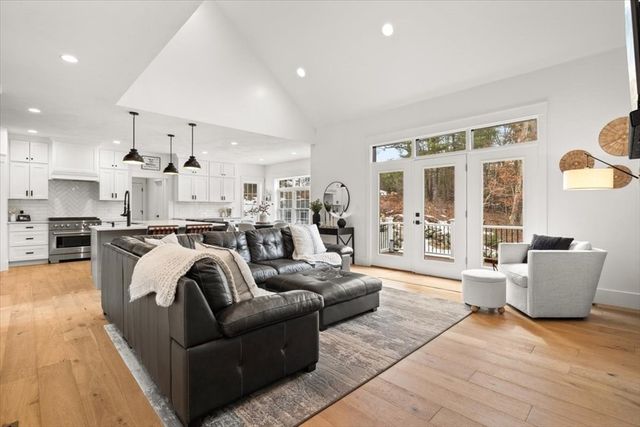 401 South Street, Foxboro, MA 02035