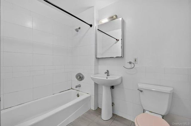 71-28 163rd Street 2A, Fresh Meadows, NY 11365