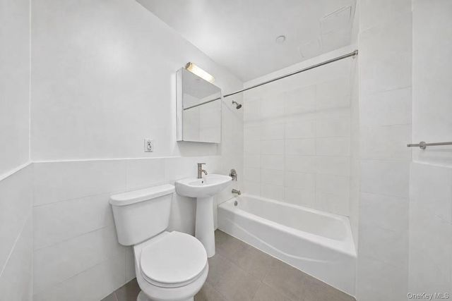 71-28 163rd Street 2A, Fresh Meadows, NY 11365