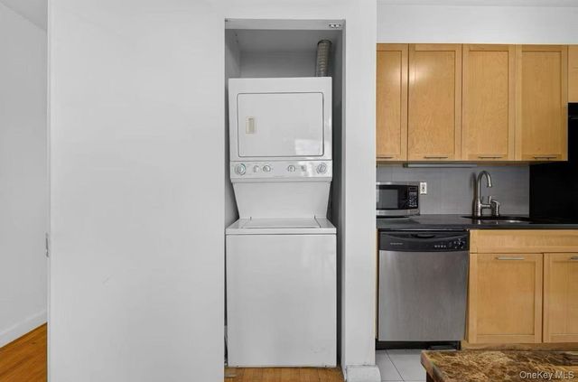 71-28 163rd Street 2A, Fresh Meadows, NY 11365