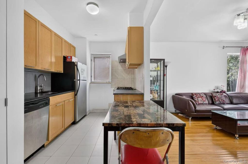 71-28 163rd Street 2A, Fresh Meadows, NY 11365 — photo 2