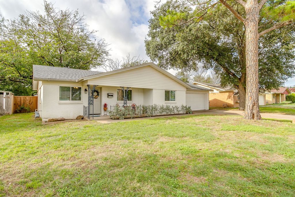 1033 Angela Court, Everman, TX 76140 — exterior