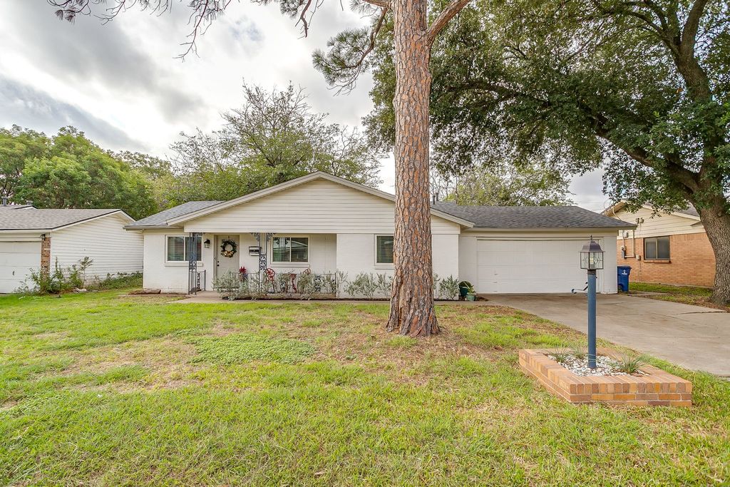 1033 Angela Court, Everman, TX 76140 — photo 2