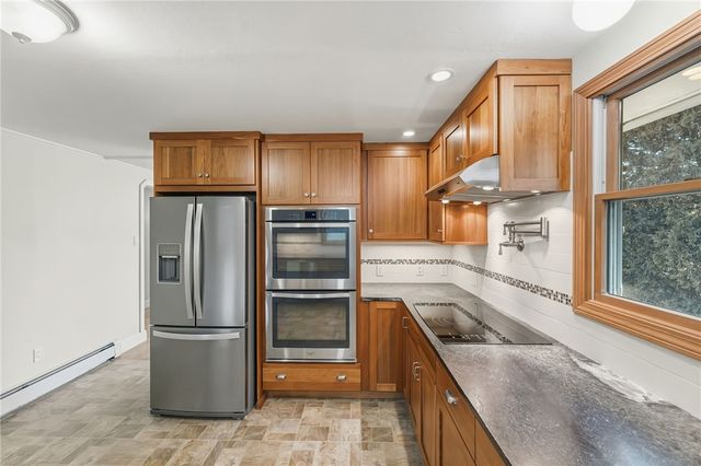 382 Beavertail Road, Jamestown, RI 02835