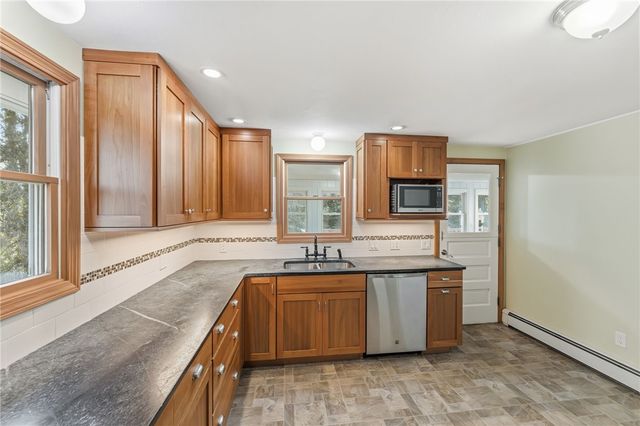 382 Beavertail Road, Jamestown, RI 02835