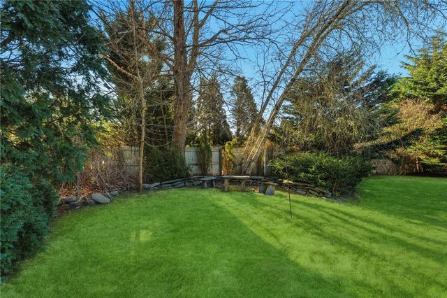 382 Beavertail Road, Jamestown, RI 02835