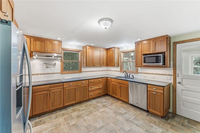 382 Beavertail Road, Jamestown, RI 02835