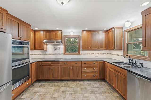 382 Beavertail Road, Jamestown, RI 02835