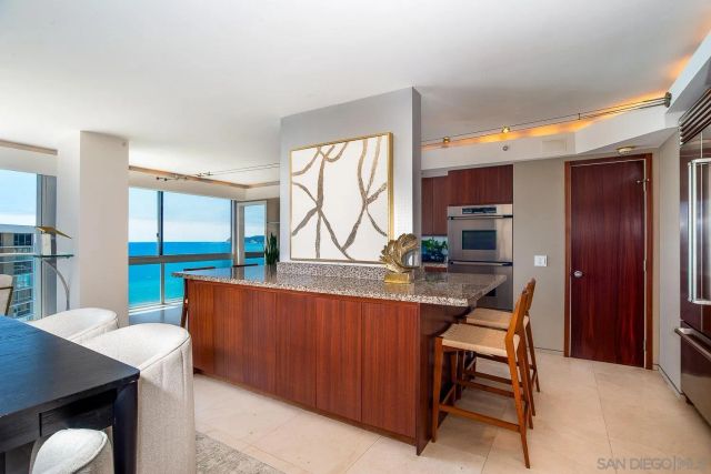 1710 Avenida del Mundo PH02, Coronado, CA 92118
