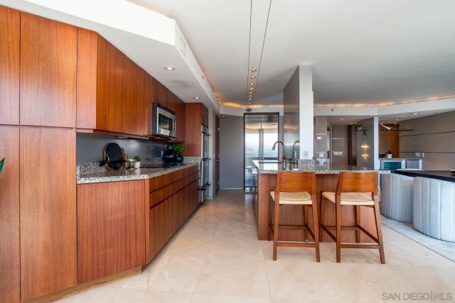 1710 Avenida del Mundo PH02, Coronado, CA 92118