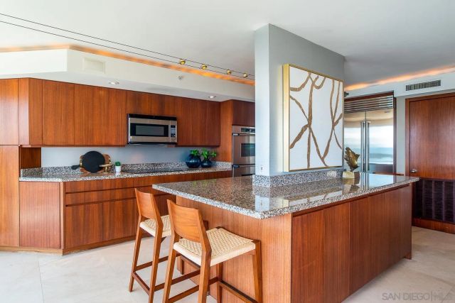 1710 Avenida del Mundo PH02, Coronado, CA 92118