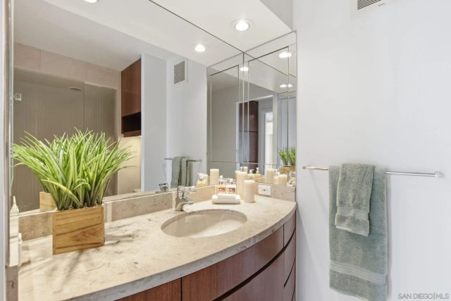 1710 Avenida del Mundo PH02, Coronado, CA 92118