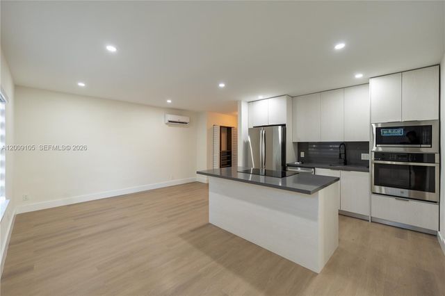 1615 NE 9th Street, Fort Lauderdale, FL 33304