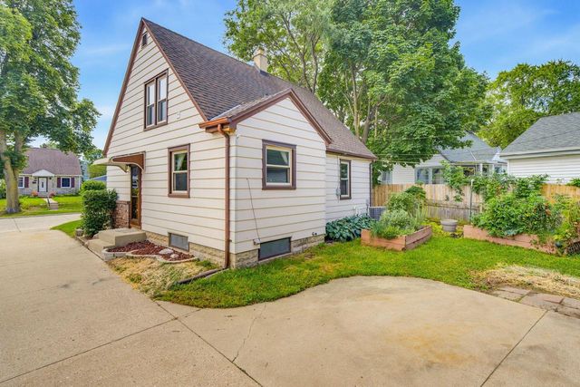 8716 W Boone AVENUE, West Allis, WI 53227