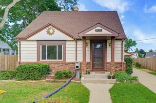 8716 W Boone AVENUE, West Allis, WI 53227