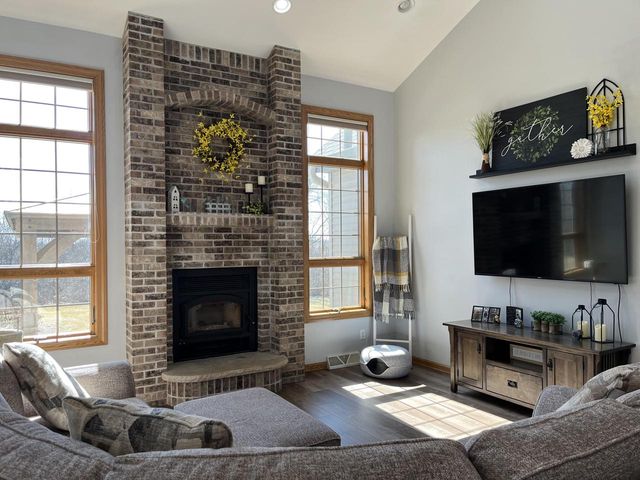 7439 Lee ROAD, Hartford, WI 53027