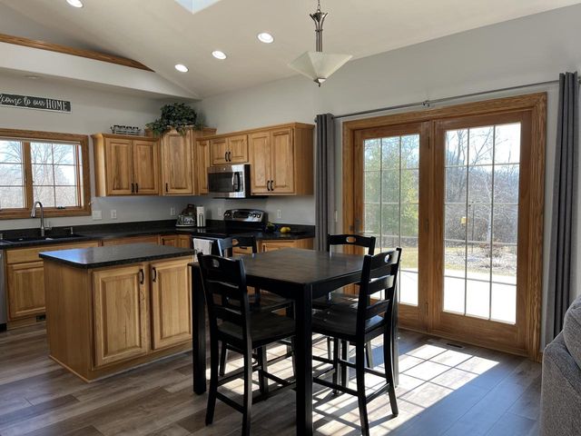 7439 Lee ROAD, Hartford, WI 53027