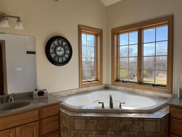 7439 Lee ROAD, Hartford, WI 53027