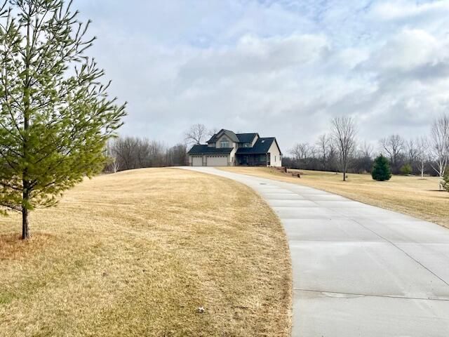 7439 Lee ROAD, Hartford, WI 53027