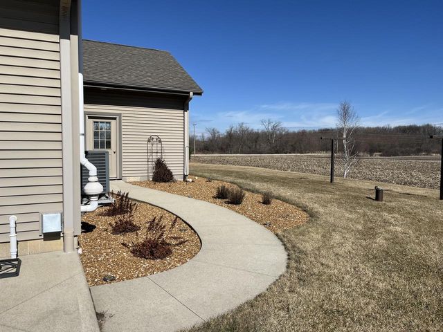 7439 Lee ROAD, Hartford, WI 53027