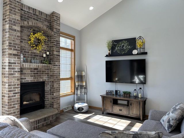 7439 Lee ROAD, Hartford, WI 53027