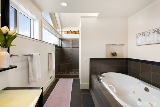 3910 Cliffside Drive, Bellingham, WA 98225