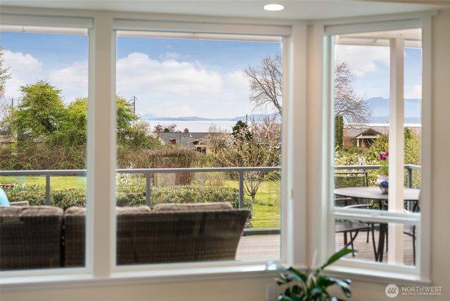 3910 Cliffside Drive, Bellingham, WA 98225
