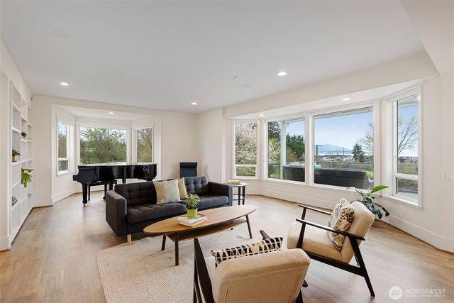 3910 Cliffside Drive, Bellingham, WA 98225