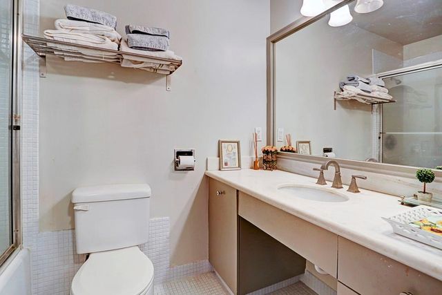 2200 Willowick Road 7B, Houston, TX 77027