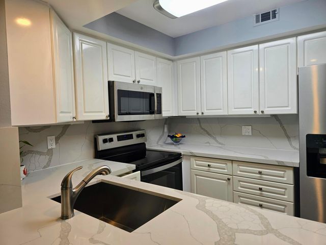 1301 RIVER REACH Drive 111, Fort Lauderdale, FL 33315