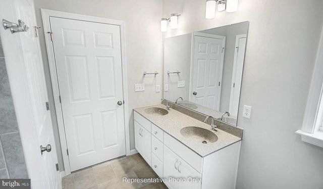 503 CHARLESTON DR, Mechanicsburg, PA 17055