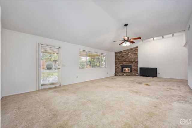 7600 Petris Avenue, Bakersfield, CA 93308