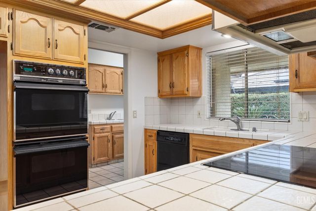 7600 Petris Avenue, Bakersfield, CA 93308