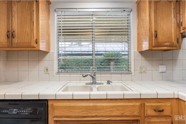 7600 Petris Avenue, Bakersfield, CA 93308