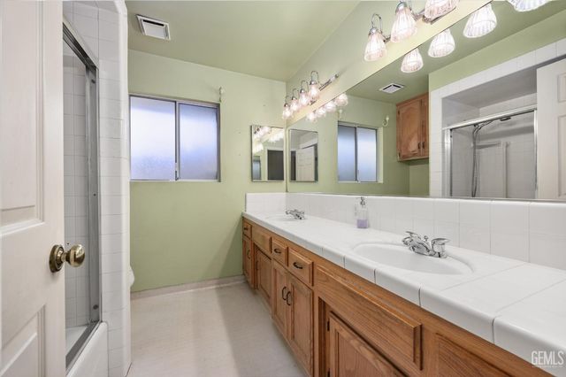 7600 Petris Avenue, Bakersfield, CA 93308