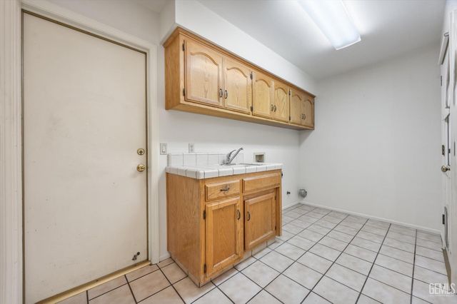 7600 Petris Avenue, Bakersfield, CA 93308