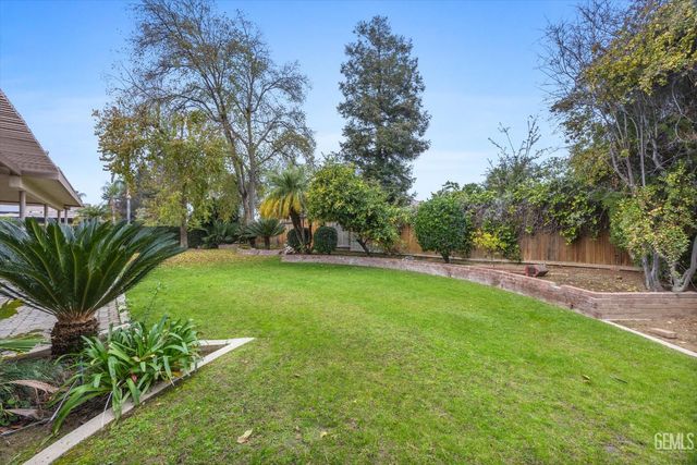 7600 Petris Avenue, Bakersfield, CA 93308