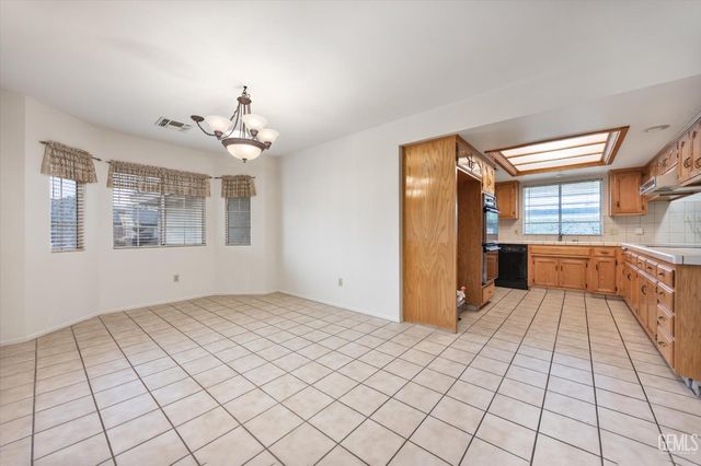 7600 Petris Avenue, Bakersfield, CA 93308