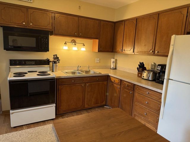 1604 Calumet DRIVE, New Holstein, WI 53061