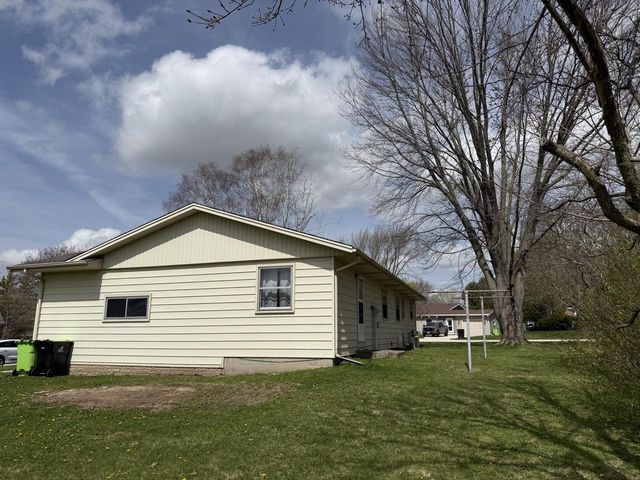 1604 Calumet DRIVE, New Holstein, WI 53061