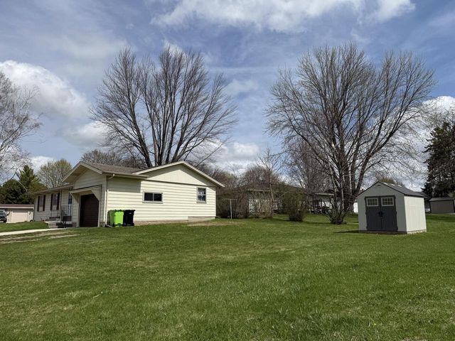 1604 Calumet DRIVE, New Holstein, WI 53061