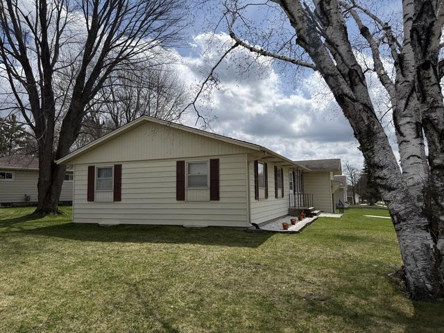 1604 Calumet DRIVE, New Holstein, WI 53061