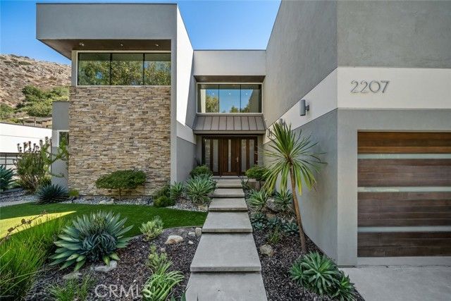2207 San Luis Drive, San Luis Obispo, CA 93401